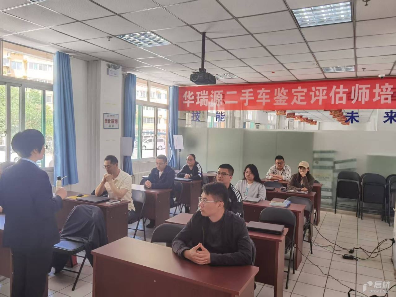 入行二手车，首选华瑞源：打造您的黄金职业通行证